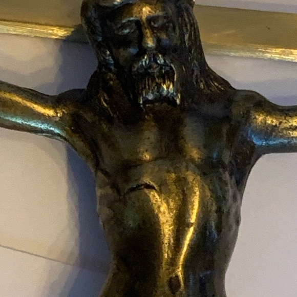 Crucifix Brass Wall Hanging/ Vintage Crucifix/ Metal Mid Century Crucifix. - Picture 5 of 6